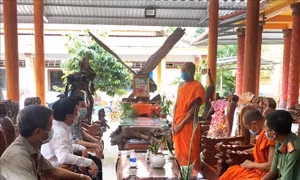 Thăm, chúc mừng đồng bào Khmer nhân Lễ Sene Dolta cổ truyền