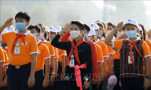 Đoàn Đại biểu Cháu ngoan Bác Hồ dâng hương, báo công với Bác