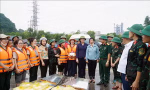 'Bếp ăn 0 đồng' gửi yêu thương đến bà con vùng lũ lụt