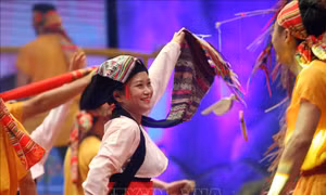 nghệ thuật quần chúng, trình diễn trang phục truyền thống các dân tộc
