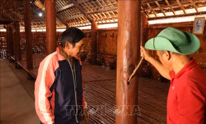 Nhà truyền thống bon Đắk R’Moan mới đưa vào sử dụng đã có dấu hiệu xuống cấp