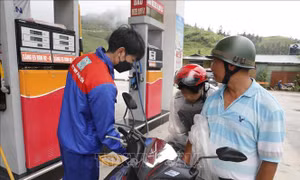 Hạ nhiệt giá xăng dầu, giảm áp lực cho người dân, doanh nghiệp