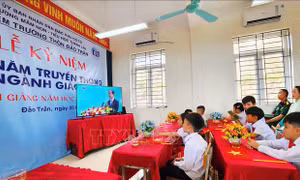 Khai trường nơi đảo xa