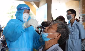 Đồng Nai xét nghiệm COVID-19 cho tất cả người dân 'vùng đỏ, vùng cam'