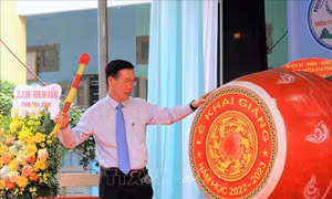 Thường trực Ban Bí thư Võ Văn Thưởng dự Lễ khai giảng tại Hòa Bình