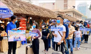 Tết đoàn viên song hành với Tết xa quê