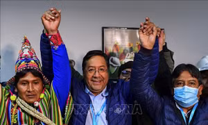 Bầu cử Bolivia: Ứng cử viên Carlos Mesa thừa nhận chiến thắng của MAS