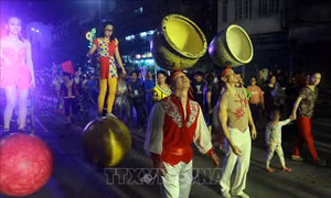 Quảng Ninh: Đặc sắc diễu hành nghệ thuật xiếc đường phố