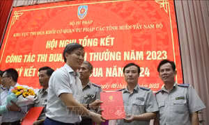 Nâng cao vai trò của công tác thi đua khen thưởng