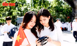 Nữ sinh rạng ngời, tinh khôi trong ngày khai giảng