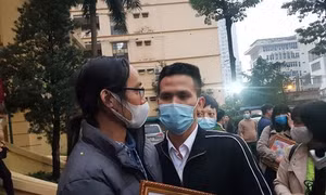 Những hình ảnh xúc động tại lễ khen thưởng thanh niên cứu cháu bé rơi từ tầng 13 chung cư