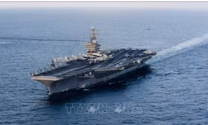 Tổng thống Trump: Iran phóng 101 quả tên lửa vào tàu sân bay USS Abraham Lincoln của Mỹ
