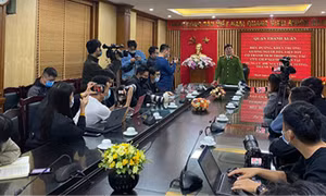 Công an quận Thanh Xuân thông tin về thời điểm bé gái rơi từ tầng 13 xuống