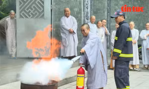 TP Hồ Chí Minh: Nâng cao kỹ năng phòng cháy, chữa cháy cho các cơ sở tôn giáo