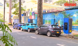 TP Hồ Chí Minh cho lắp đặt trạm sạc ô tô điện tại điểm sử dụng tạm thời lòng đường