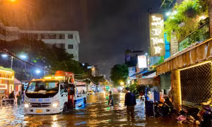 TP Hồ Chí Minh: Mưa lớn gây ngập tại nhiều khu vực