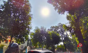 TP Hồ Chí Minh: Ngày nắng nóng, chiều tối mưa dông cục bộ