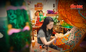 Người trẻ ‘thắp sáng’ ký ức Trung thu bằng lồng đèn truyền thống