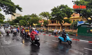 Mưa dông diện rộng quay trở lại TP Hồ Chí Minh và Nam Bộ