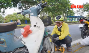 Người đàn ông U60 với 'tiệm sửa xe di động 0 đồng'