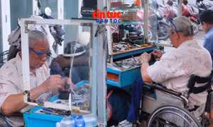 Người thợ sửa đồng hồ và ánh hào quang của nhà vô địch đua xe lăn