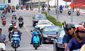 TP Hồ Chí Minh hướng tới tương lai xanh - Bài 1: Băn khoăn chuyển đổi 'xăng' sang 'điện' 