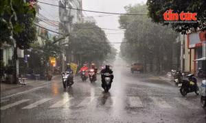 TP Hồ Chí Minh mưa lớn kéo dài, triều cường dâng cao gây nguy cơ ngập nặng