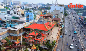 Độc đáo ngôi chùa được bao phủ bởi 30 tấn mảnh sành giữa lòng TP Hồ Chí Minh