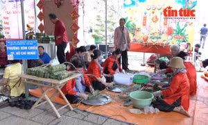 TP Hồ Chí Minh: Gần 100 đội thi tranh tài gói bánh Tét dâng cúng Quốc Tổ