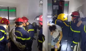 Giải cứu thành công một người nước ngoài bị kẹt trong thang máy