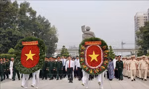 Lãnh đạo TP Hồ Chí Minh dâng hương các Anh hùng liệt sỹ nhân dịp Tết Nguyên đán Bính Ngọ