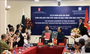 'Truyện Kiều', 'Nhật ký trong tù' sẽ được dịch và xuất bản tại Pakistan