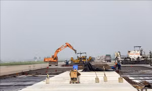 Cảnh cáo 2 nhà thầu thi công chậm dự án cải tạo, nâng cấp đường băng Nội Bài