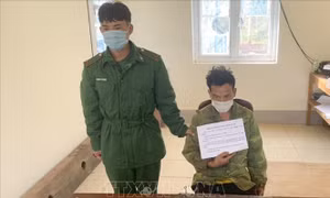 Bắt giữ đối tượng tàng trữ trái phép vũ khí quân dụng và ma tuý