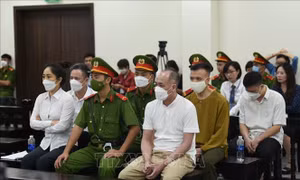 Phạt tù hai cựu cán bộ công an, tịch thu số tiền ‘chạy án’
