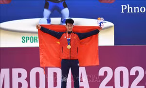 SEA Games 32: Tấm HCV ngoạn mục của Minh Trí ở nội dung cử tạ nam 67 kg