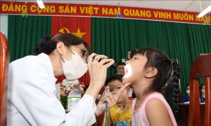 Đồng Tháp: Khám sức khỏe định kỳ, khám sàng lọc miễn phí cho người dân