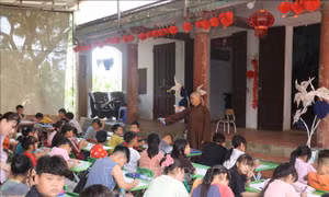 Mầm tri thức nảy nở từ lớp học chữ, rèn người miễn phí nơi cửa thiền