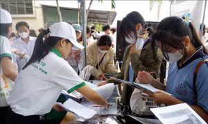 Long An: Hơn 3.000 học sinh, sinh viên tiếp cận thông tin tuyển dụng, đào tạo lao động