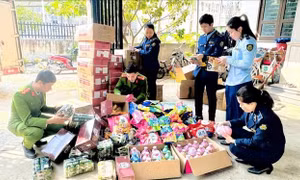 Quảng Trị: Phát hiện cơ sở kinh doanh hàng nhập lậu, không rõ nguồn gốc