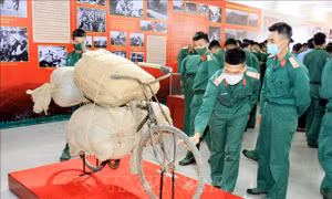 Triển lãm chuyên đề 'Đường số 4 rực lửa'