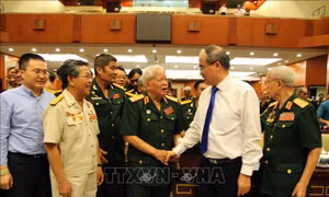 Lãnh đạo Thành phố Hồ Chí Minh gặp mặt cán bộ cao cấp Quân đội nghỉ hưu
