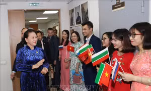 Chủ tịch Quốc hội thăm, gặp gỡ cộng đồng người Việt Nam tại Cộng hòa Tatarstan