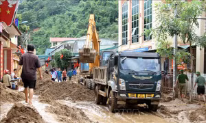 Cấp điện trở lại cho vùng lũ quét Kỳ Sơn