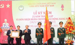 Làng Hữu nghị Việt Nam đón nhận Huân chương Lao động hạng Nhì