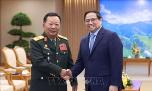 Thủ tướng Phạm Minh Chính tiếp Phó Thủ tướng, Bộ trưởng Quốc phòng Lào