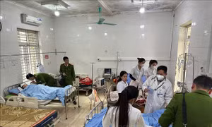 Thăm hỏi, động viên gia đình nạn nhân vụ tai nạn giao thông tại Lào Cai