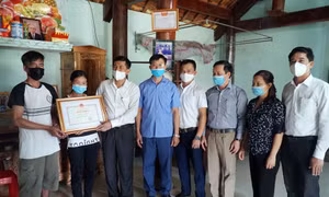 Truy tặng Bằng khen của Bộ GD&ĐT cho học sinh dũng cảm cứu bạn đuối nước