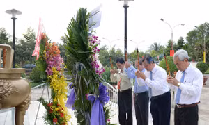 Xây dựng quê hương anh hùng ngày càng phát triển