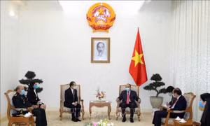 Thủ tướng Nguyễn Xuân Phúc tiếp Đại sứ Campuchia 